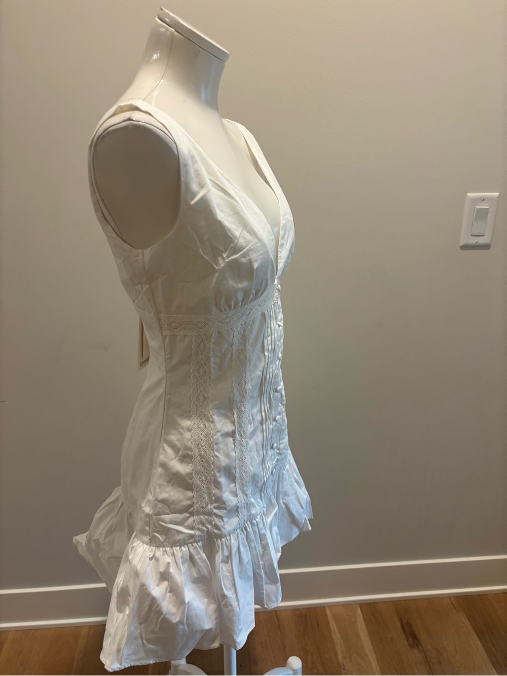 Peppermayo
Gretel Mini Dress
Pleated Mini Dress in White - Picture 4 of 8